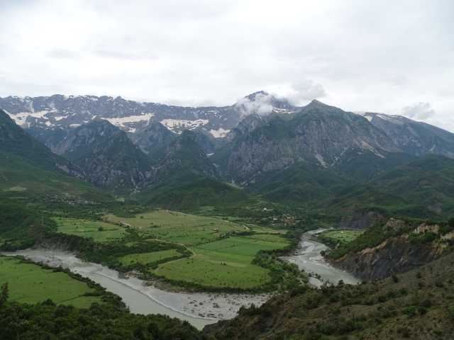 Albanien Korce75er FlussundBerge